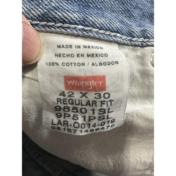 Wrangler Jeans Mens 42x30 Blue Regular Fit Authentic Denim Straight Leg YKK Zip - Picture 3 of 13